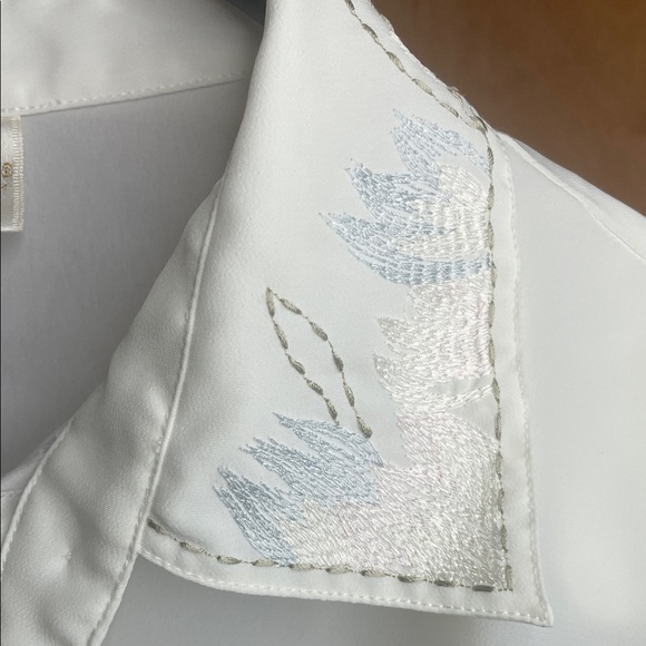 Vintage Elegant White Button Down Shirt - Picture 4 of 9